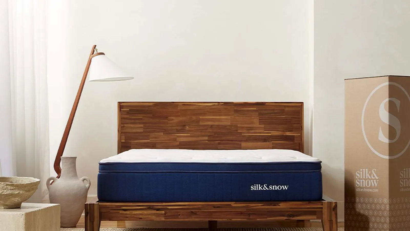 Silk and Snow hybrid mattress for budget-minded side sleepers